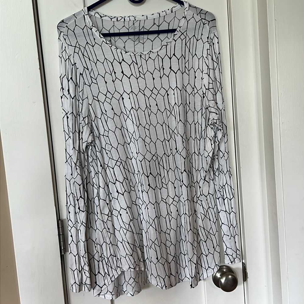 Women’s long sleeve tunic